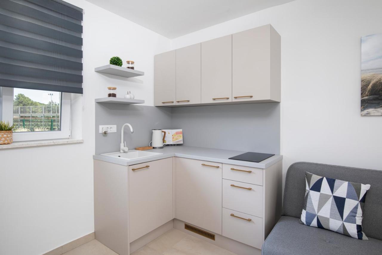 Apartments And Rooms Jakic Medulin Exterior foto